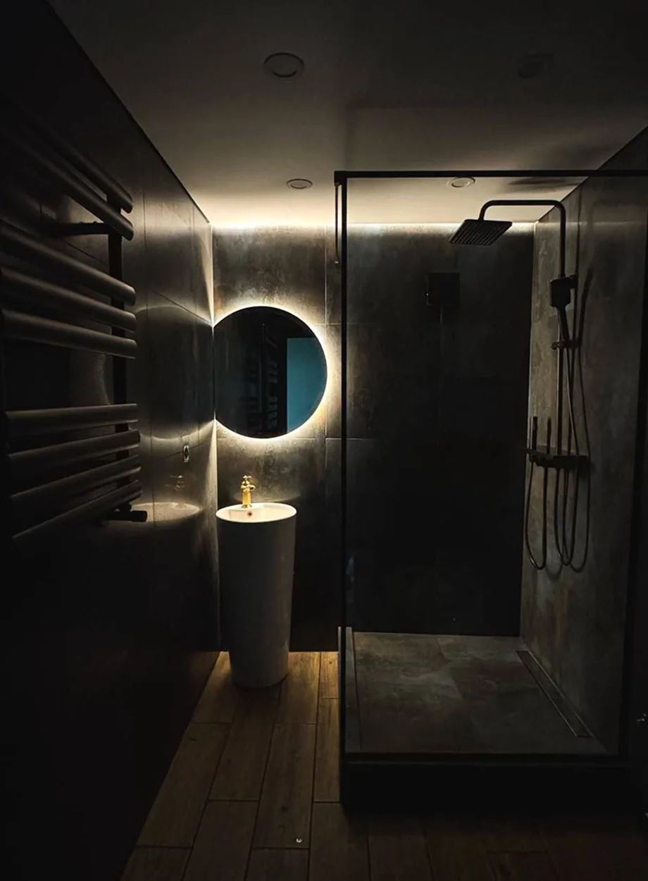 Crescent Mirror Mironiks